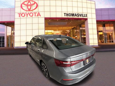 Used 2025 Volkswagen Jetta Sport image 7