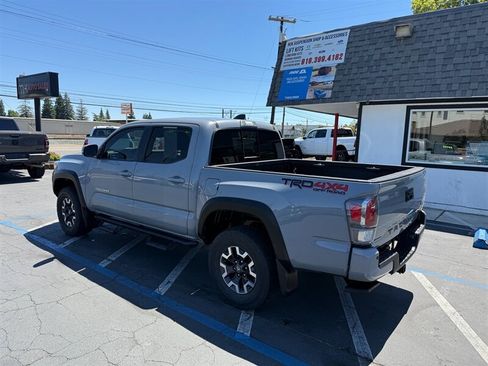 Used 2021 Toyota Tacoma TRD Off-Road w/ Technology Package AWD/4WD image 7