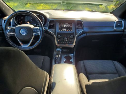 Used 2020 Jeep Grand Cherokee Laredo AWD/4WD image 16