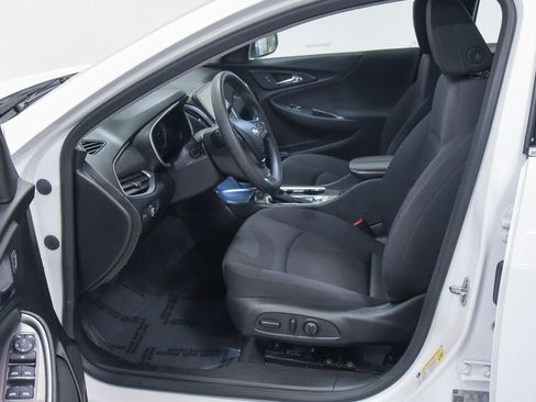 Used 2023 Chevrolet Malibu LT FWD image 2