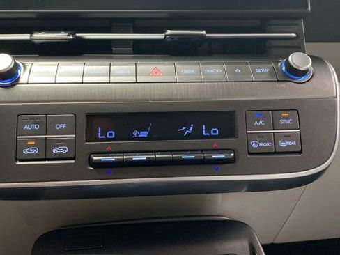 Certified 2025 Hyundai Kona SEL AWD/4WD image 18