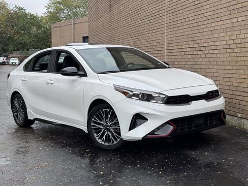 Used 2023 Kia Forte GT-Line w/ GT-Line Premium Package image 2