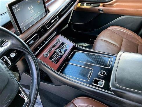 Used 2022 Lincoln Aviator Reserve w/ Elements Package Plus image 15