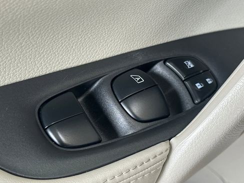 Used 2022 Nissan Rogue Sport SV w/ Technology Package image 13