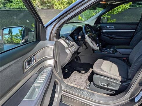 Used 2018 Ford Explorer XLT AWD/4WD image 29