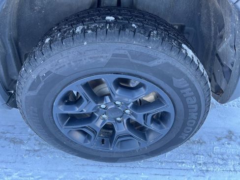 Used 2021 Jeep Cherokee Trailhawk image 8