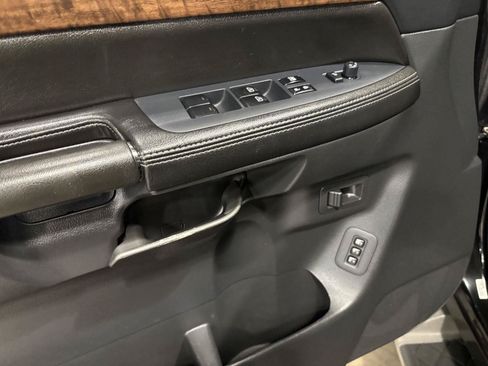 Used 2012 Nissan Armada Platinum AWD/4WD image 11