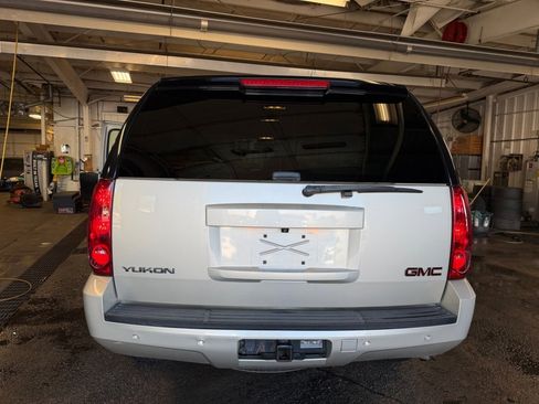 Used 2013 GMC Yukon SLT w/ SLT-2 Equipment Package AWD/4WD image 18