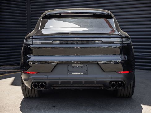 Certified 2024 Porsche Cayenne S AWD/4WD image 9
