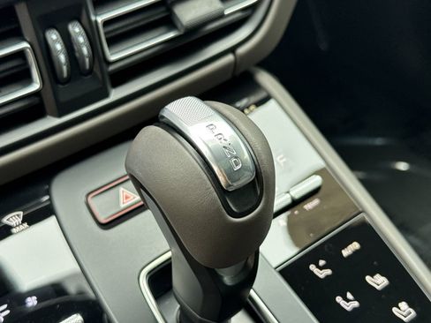 Certified 2025 Porsche Macan AWD/4WD image 26
