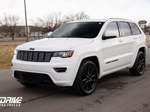 Used 2018 Jeep Grand Cherokee Altitude image 4