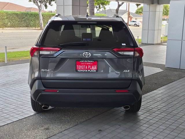 Used 2025 Toyota RAV4 XLE FWD image 9