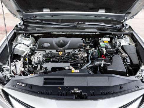 Used 2021 Toyota Camry LE image 33