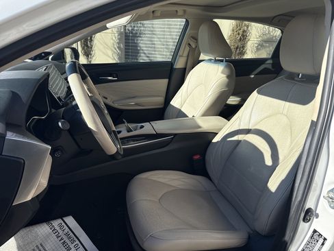 Used 2020 Toyota Avalon Limited image 16