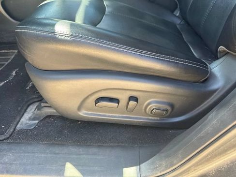 Used 2020 Nissan Pathfinder SL AWD/4WD image 11