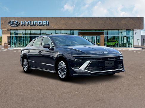 New 2025 Hyundai Sonata Limited image 11