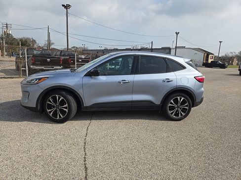 Used 2022 Ford Escape SE w/ SE Sport Appearance Package image 2