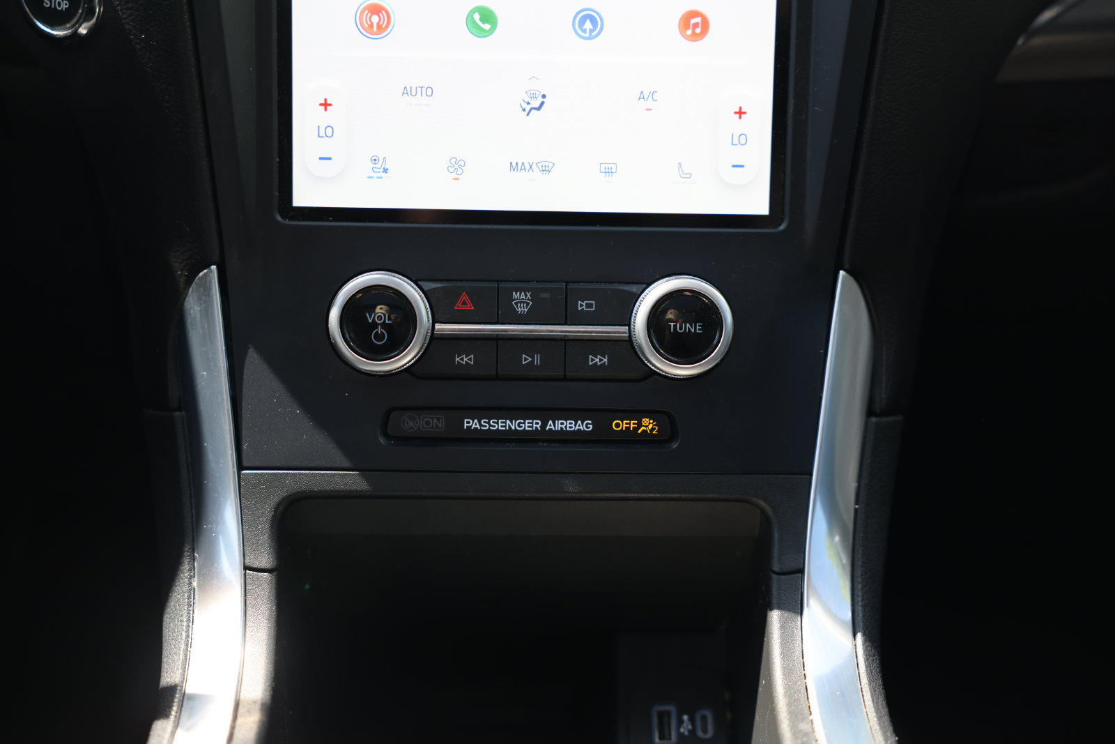 Used 2022 Ford Edge Titanium w/ Equipment Group 301A AWD/4WD image 29