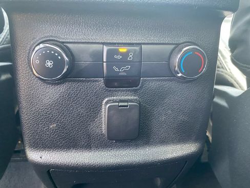 Used 2019 Ford Explorer XLT w/ Equipment Group 202A AWD/4WD image 34
