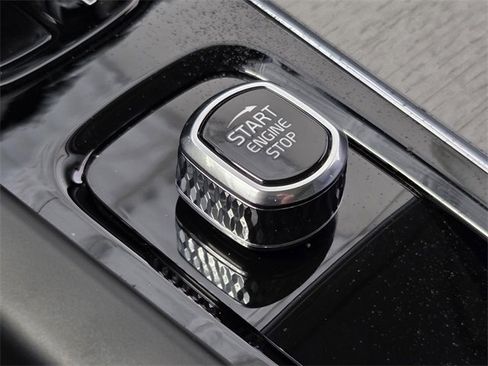 Certified 2025 Volvo XC60 B5 Plus image 33