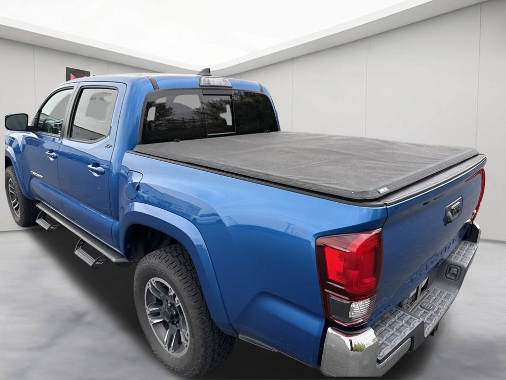 Used 2018 Toyota Tacoma SR5 RWD image 8