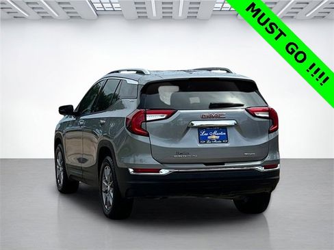 Used 2024 GMC Terrain SLT image 8