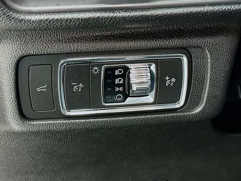 Used 2022 Lincoln Corsair AWD w/ Premium Package image 16