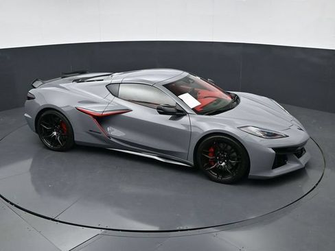 Used 2025 Chevrolet Corvette Z06 w/ Stealth Interior Trim Package RWD image 33