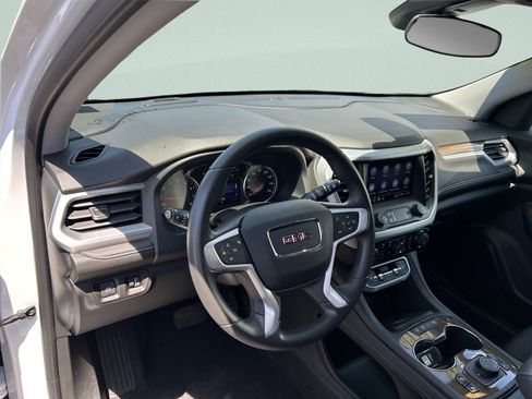 Used 2023 GMC Acadia SLE w/ Driver Convenience Package image 6