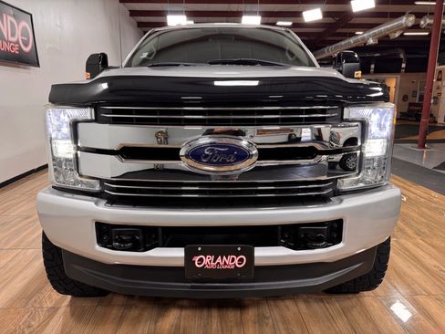 Used 2017 Ford F250 XLT w/ XLT Premium Package image 2