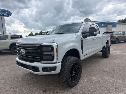 Used 2026 Ford F250 Platinum AWD/4WD image 2