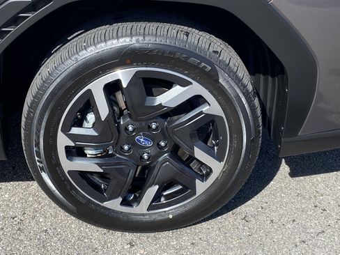 Used 2025 Subaru Forester Limited image 29