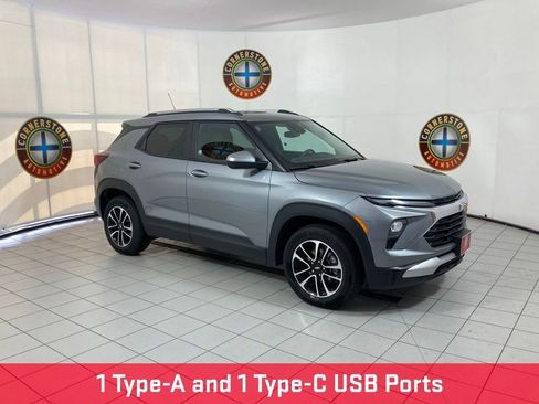 Used 2025 Chevrolet TrailBlazer LT AWD/4WD image 18