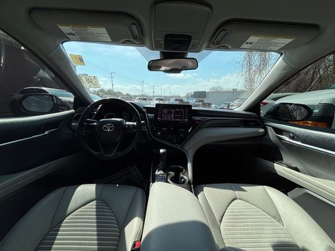 Used 2022 Toyota Camry SE image 10