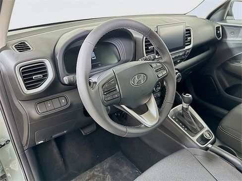 Used 2025 Hyundai Venue SEL image 10