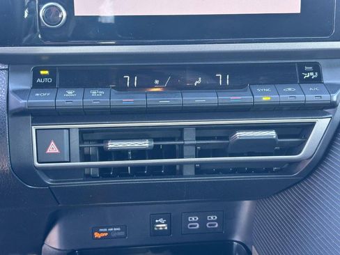 Used 2025 Toyota Camry SE image 22