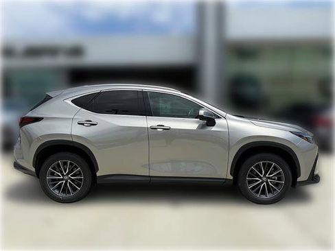 Used 2025 Lexus NX 250 FWD w/ Towing Package (2000 Lbs) image 10