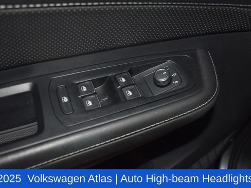 Used 2025 Volkswagen Atlas SEL AWD/4WD image 22