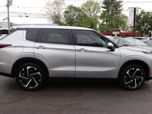 Used 2024 Mitsubishi Outlander AWD image 6