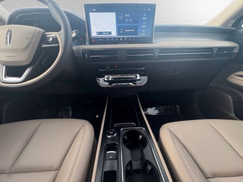 Certified 2024 Lincoln Corsair Premiere w/ Equipment Group 101A image 11