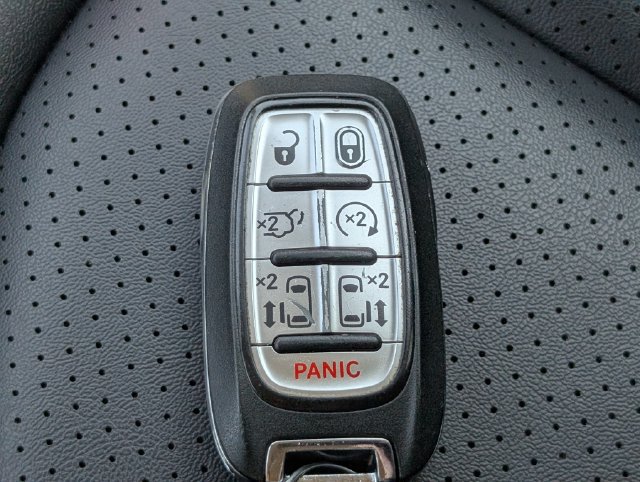 Used 2024 Chrysler Pacifica Touring-L FWD image 30