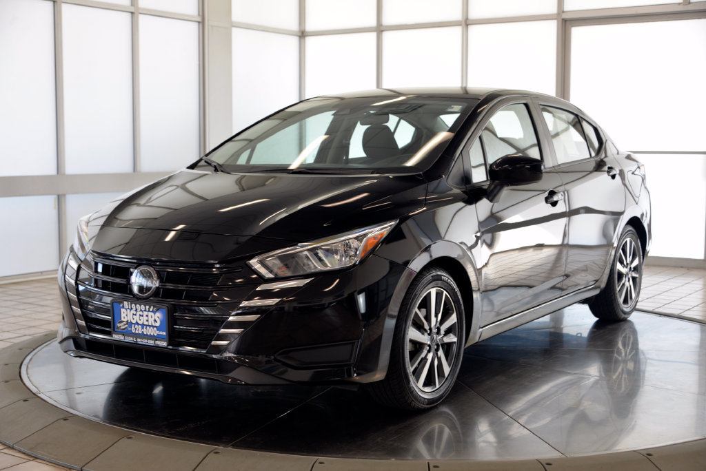 Used 2023 Nissan Versa SV FWD image 4