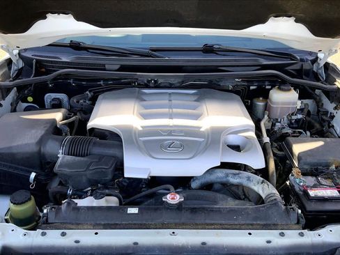 Used 2017 Lexus LX 570 4WD w/ Luxury Package image 32