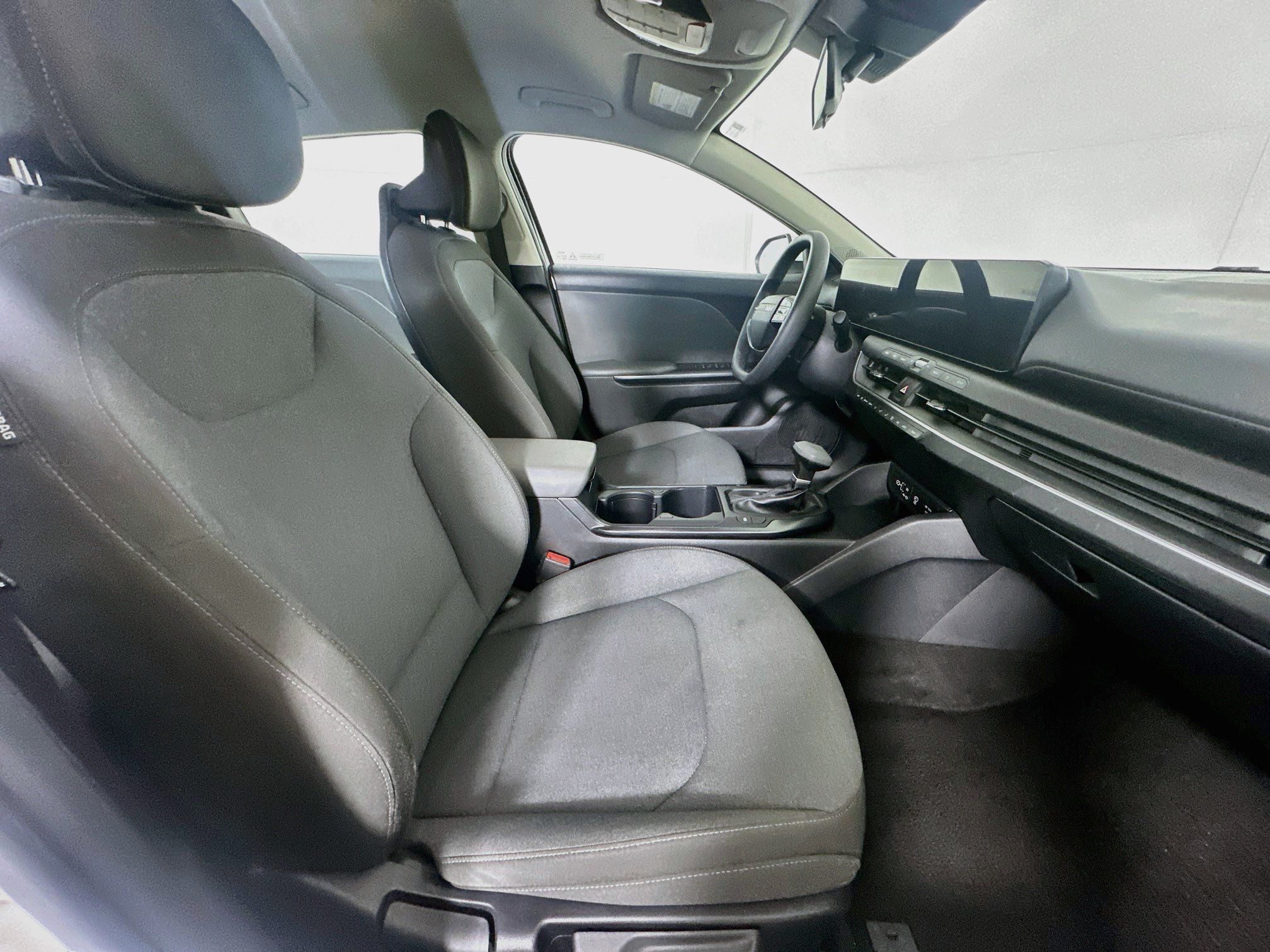 Used 2025 Kia K4 FWD image 29