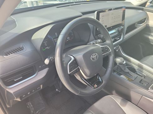 Certified 2025 Toyota Grand Highlander AWD Hybrid image 26