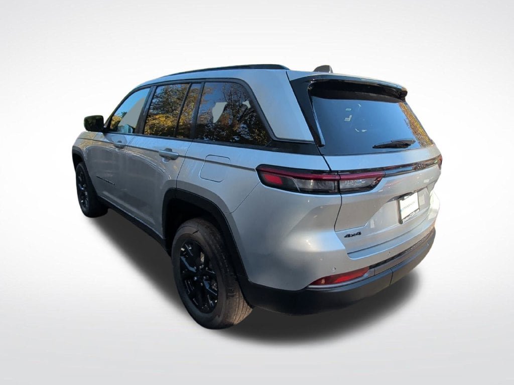 New 2026 Jeep Grand Cherokee Altitude AWD/4WD image 3