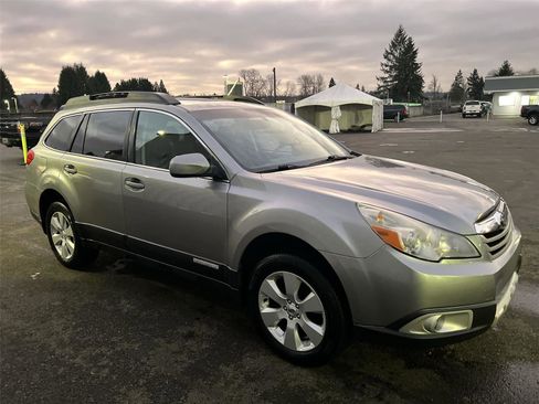 Used 2011 Subaru Outback 2.5i Limited image 7