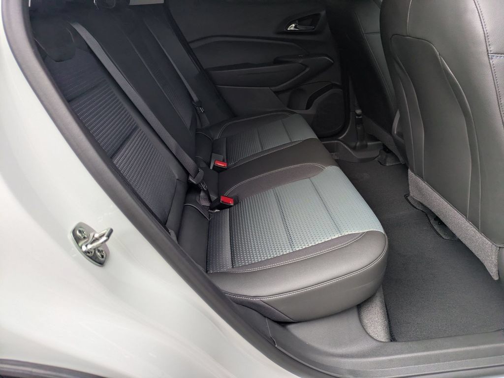 New 2026 Chevrolet Trax LT w/ Driver Confidence Package FWD image 30