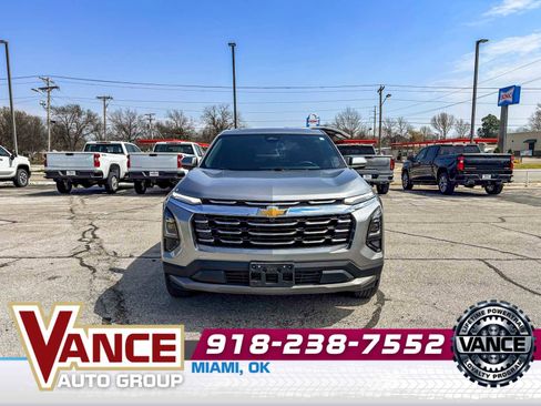Used 2025 Chevrolet Equinox LT image 2
