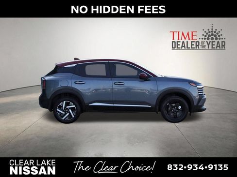 Used 2025 Nissan Kicks SV FWD image 8